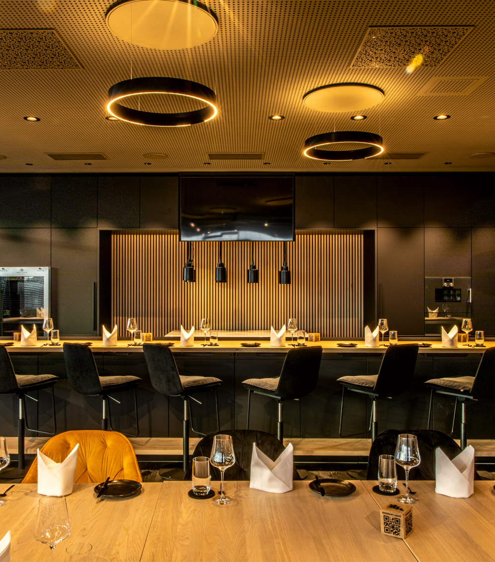 Beleuchtung durch Loxone in einem Restaurant Beeindruckende Beleuchtung in einem Restaurant